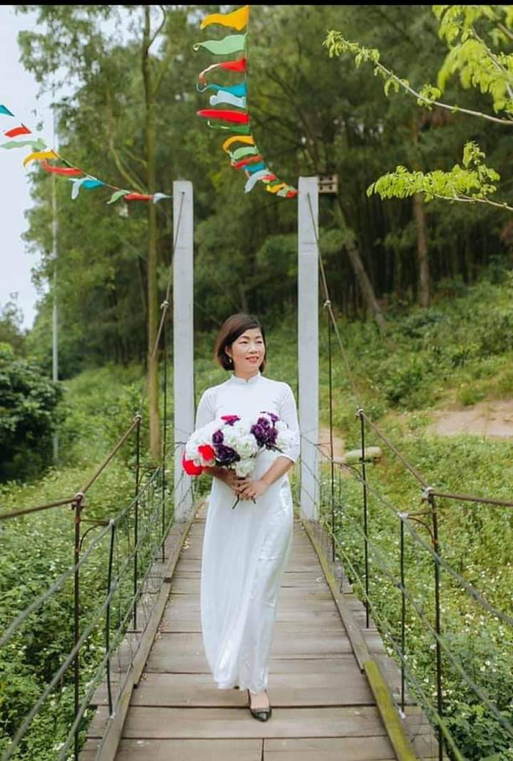 Em l&agrave; mạch nguồn thơ bất tận - Thơ của Đinh Vương Khanh